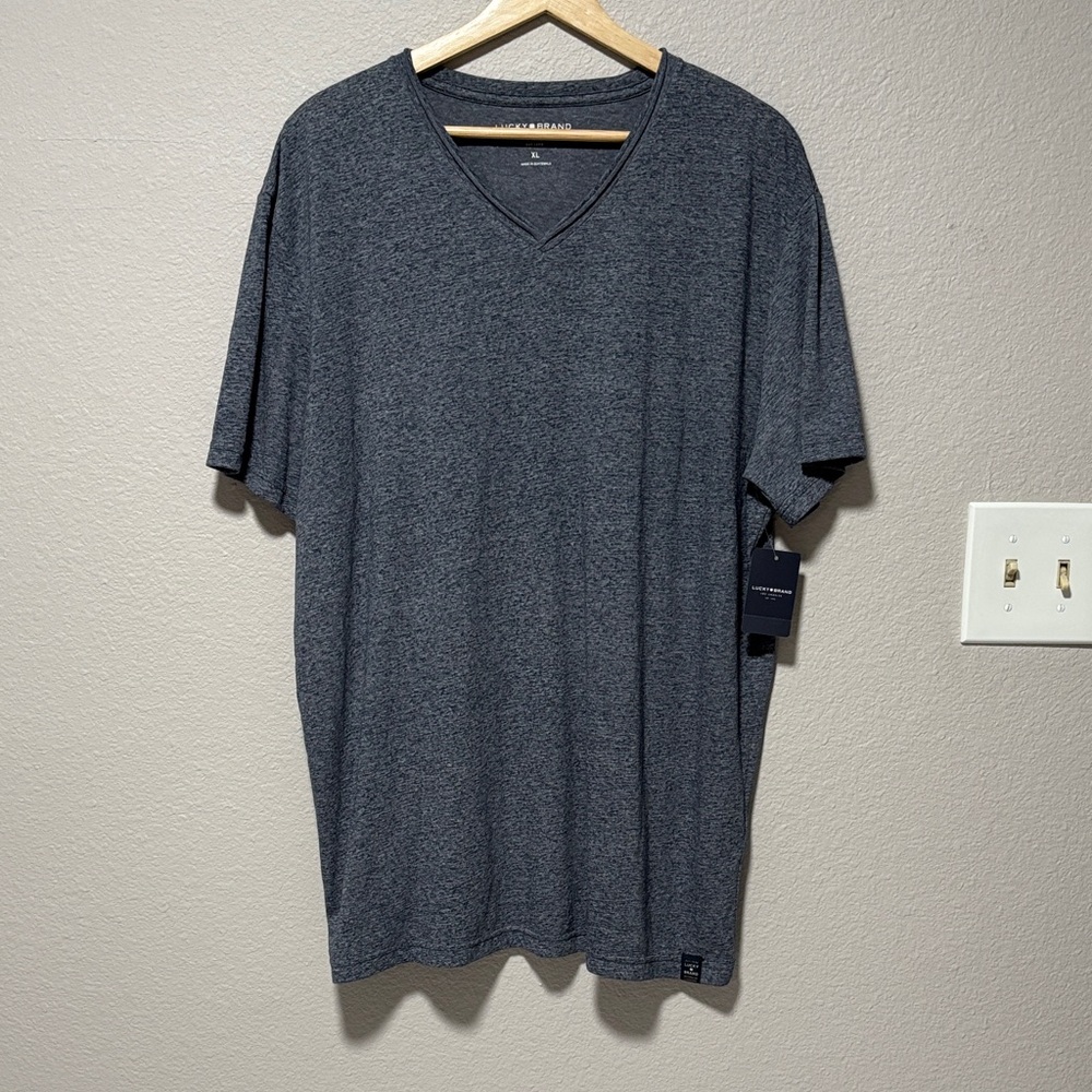 NWT Lucky Brand Gray V-Neck T-Shirt Men’s Size XL